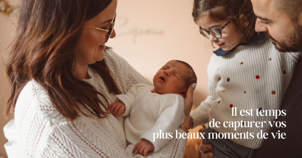 Photo d'une famille prise lors d'une séance naissance. Les clients me contactent pour tous leurs projets et pour leur créer des souvenirs comme ceux-là, gravés dans leur mémoire et en image pour toujours. 